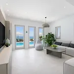 Black Pearl - Sea Front Villa *