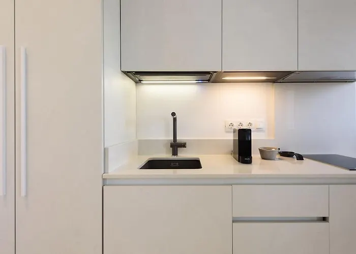 Black Pearl - Sea Front Villa *