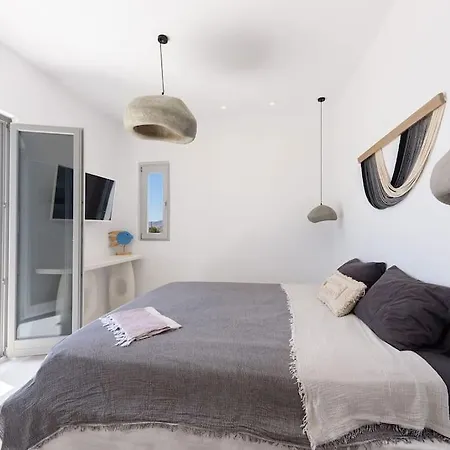 Black Pearl - Sea Front