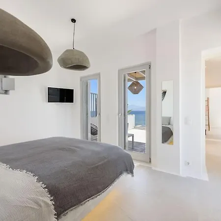 Black Pearl - Sea Front Villa *