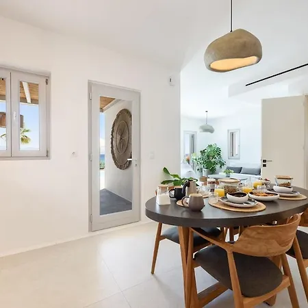 Black Pearl - Sea Front Villa *