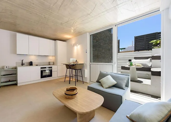 Black Pearl - Sea Front Villa